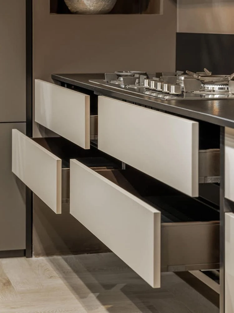 Лаконичная и сдержанная кухня совмесно с фабрикой Silver Home - фото 5
